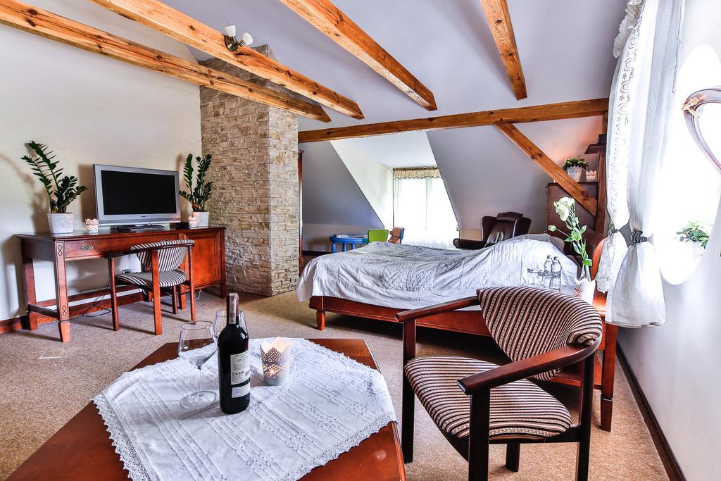 ホテルZameczek Mysliwski Darz Bor Miłosław 部屋 写真
